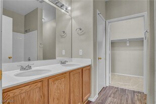 2052 Jade Creek St in Las Vegas, NV - Building Photo