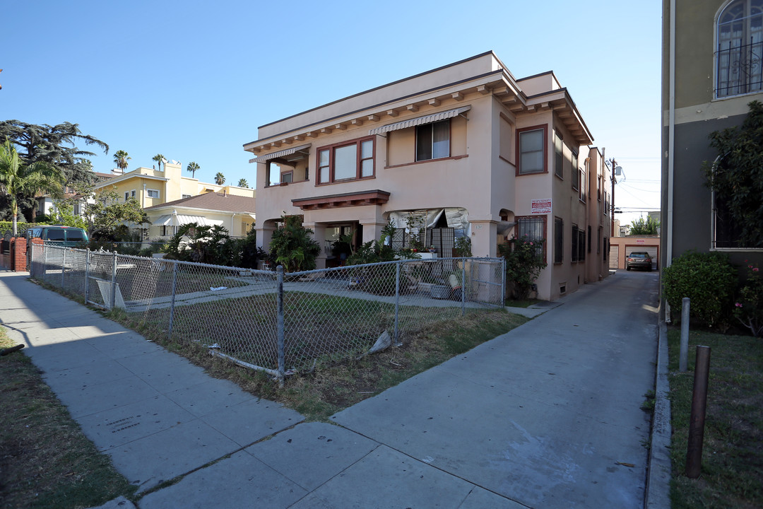 130-136 S Berendo St in Los Angeles, CA - Building Photo