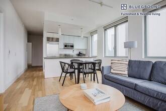 550 W 54th St in New York, NY - Building Photo - Building Photo