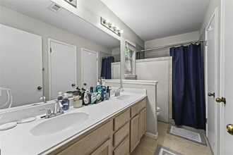 9000 Wellesley Dr in Austin, TX - Building Photo - Building Photo