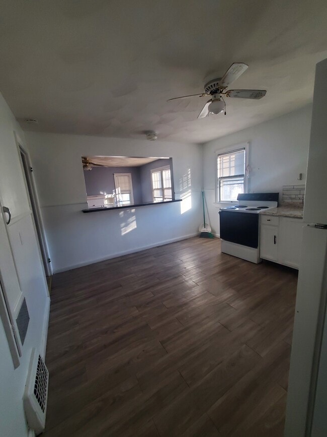 12 S Willis Ave, Unit 2