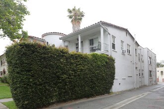 114 N Almont Dr in Beverly Hills, CA - Building Photo - Building Photo