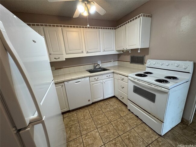 1600 Wilikina Dr in Wahiawa, HI - Building Photo - Building Photo