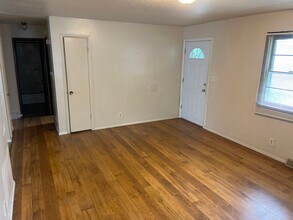 1607 E Commercial St in Springfield, MO - Building Photo - Building Photo