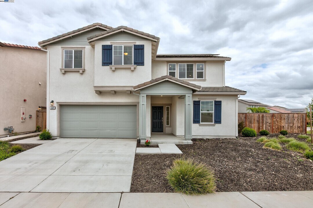 1227 Richardson Rd in Lathrop, CA - Building Photo