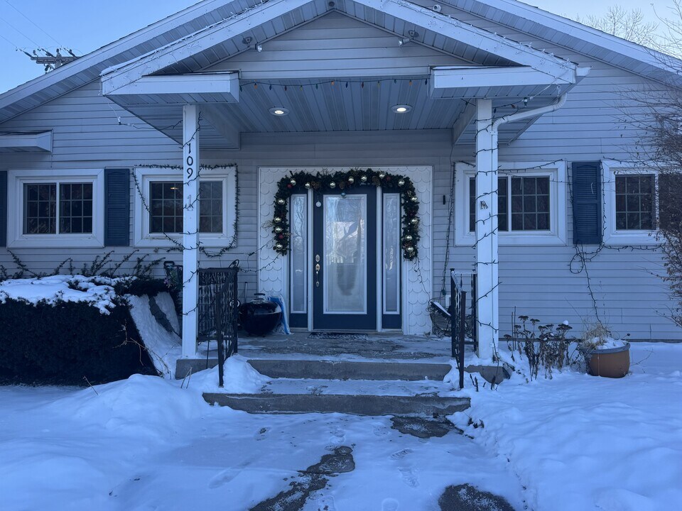 109 Park St in Fort Atkinson, WI - Building Photo