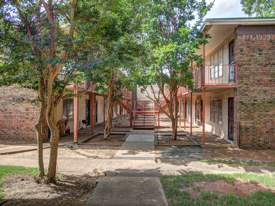 Appletree North and South in Memphis, TN - Building Photo