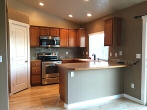 552 E Anton St in Meridian, ID - Foto de edificio - Building Photo