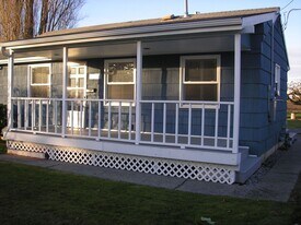 18423 Cascade St in Mount Vernon, WA - Building Photo