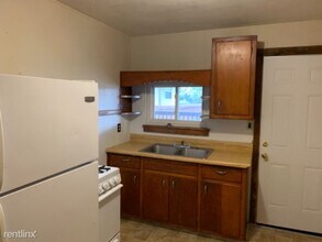 109 8th St in Belpre, OH - Building Photo - Building Photo
