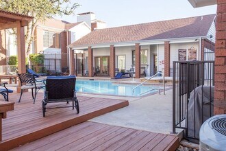 5100 Verde Valley Ln in Dallas, TX - Foto de edificio - Building Photo