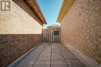 525 Ray Lawson Blvd in Brampton, ON - Building Photo - Building Photo