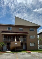 2762 W 60th St in Hialeah, FL - Building Photo