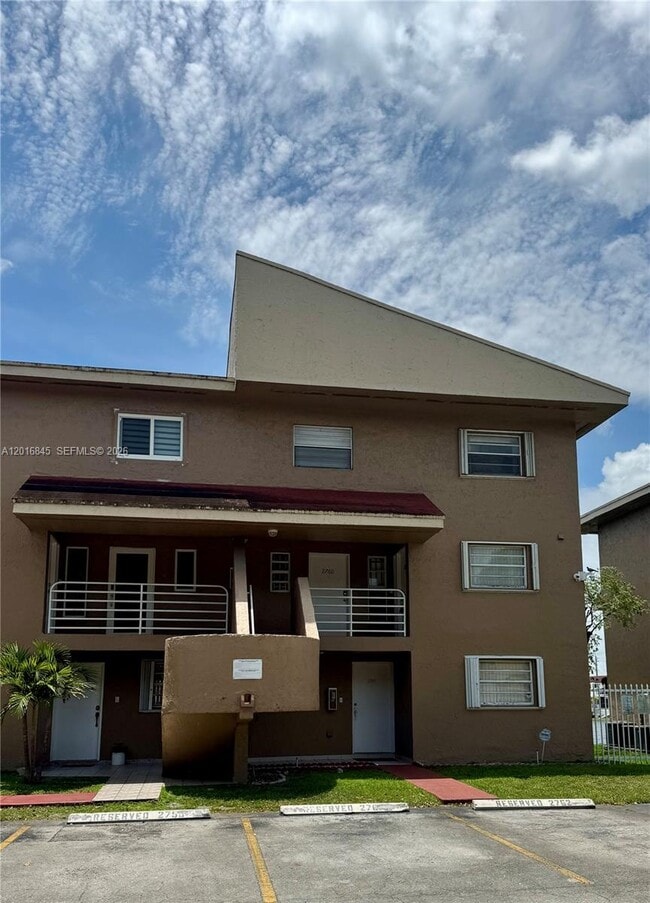 property at 2762 W 60th St