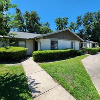 7623 Baymeadows Cir W in Jacksonville, FL - Building Photo