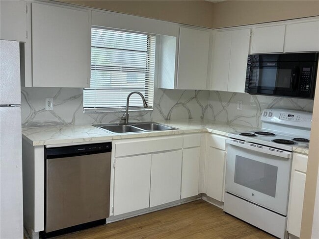 5101 S Clarice Ct in Tampa, FL - Building Photo - Building Photo