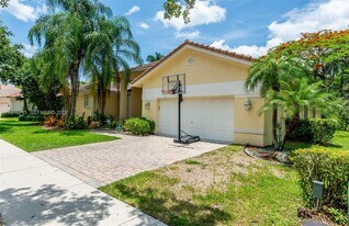 3967 Nighthawk Dr in Weston, FL - Building Photo