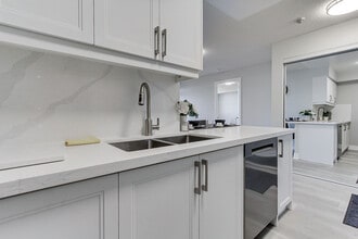 55 Strathaven Dr in Mississauga, ON - Building Photo - Building Photo