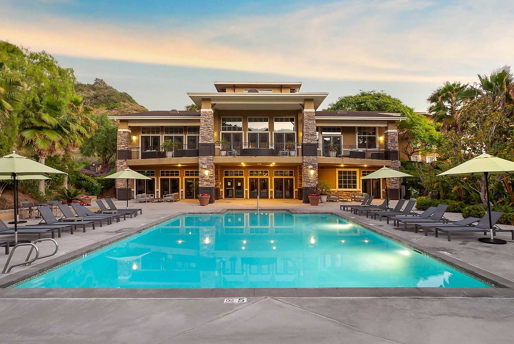 Carmel Creek in San Diego, CA - Foto de edificio