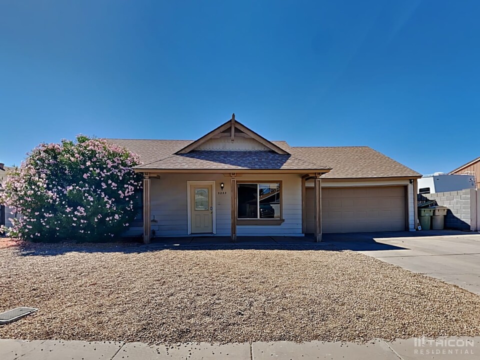 5223 W Aster Dr in Glendale, AZ - Building Photo