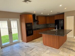 200 NE 44th St in Miami, FL - Building Photo - Building Photo