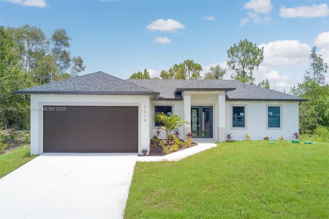 3216 40th St SW in Lehigh Acres, FL - Building Photo