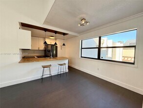 10231 Fontainebleau Blvd in Miami, FL - Building Photo - Building Photo