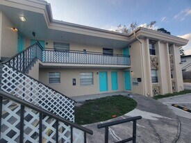 Avanda Oaks in Clearwater, FL - Building Photo