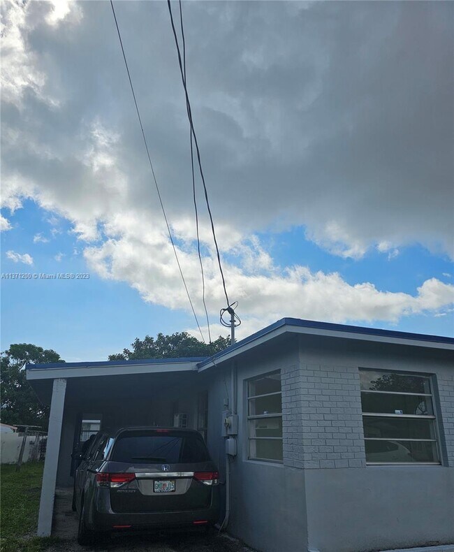 224 NW 13th Ct in Dania Beach, FL - Building Photo - Building Photo