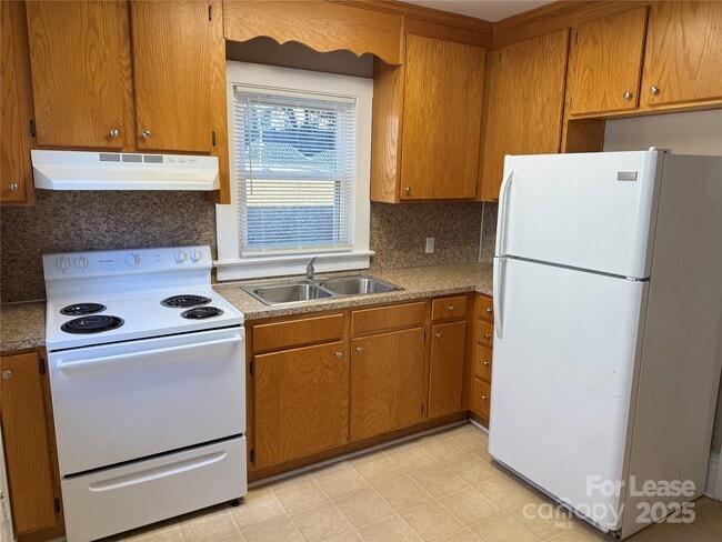 445 Reynolda Dr in Statesville, NC - Building Photo - Building Photo