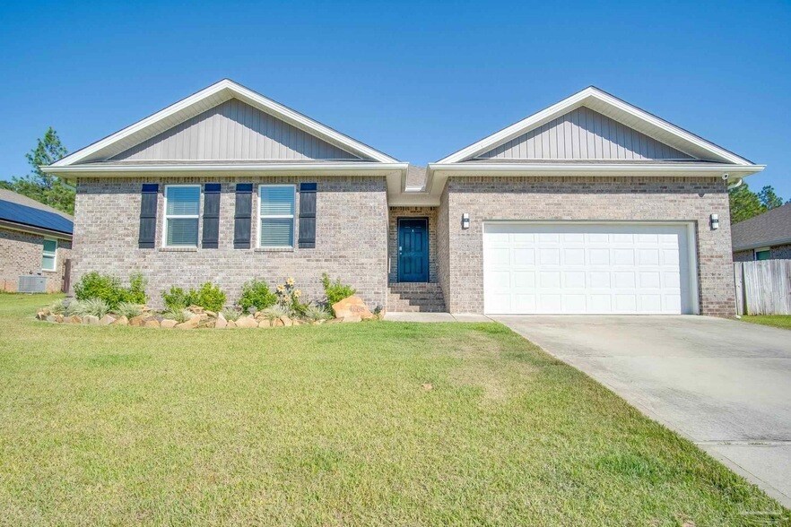 4668 Red Oak Dr in Milton, FL - Foto de edificio