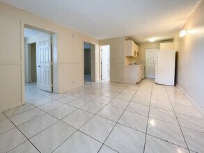 1717 NW 8th Pl, Unit 1 in Fort Lauderdale, FL - Foto de edificio - Building Photo