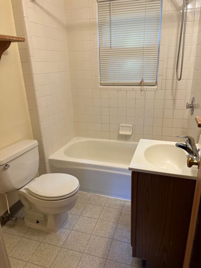 1562 Jones Dr in Ann Arbor, MI - Building Photo - Building Photo