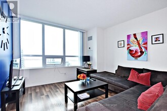 19-3919 Grand Trunk Crescent in Toronto, ON - Building Photo - Building Photo