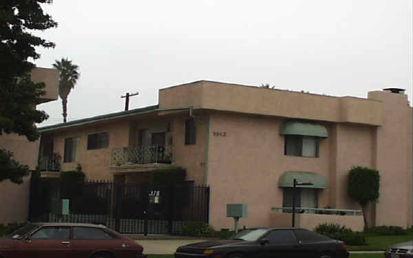 5039-5043 Buffalo Ave in Van Nuys, CA - Building Photo