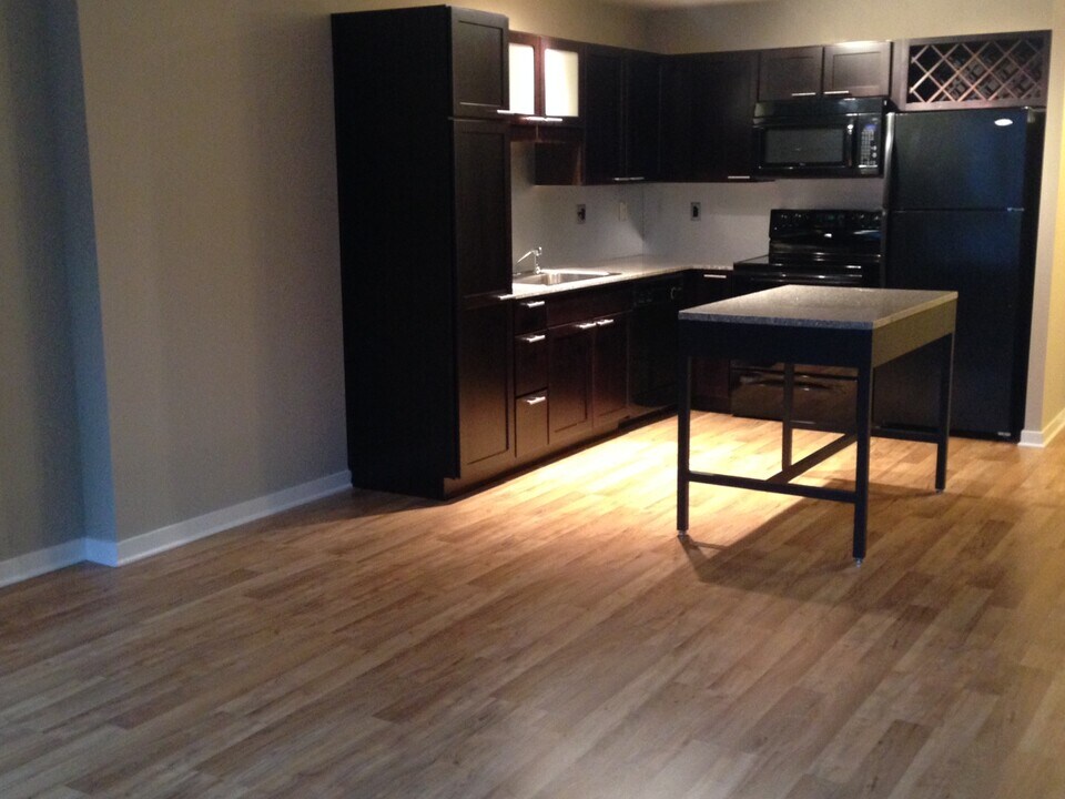 212 W Washington St in Chicago, IL - Building Photo