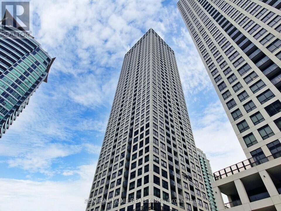 30-2230 Elm Dr W in Mississauga, ON - Building Photo