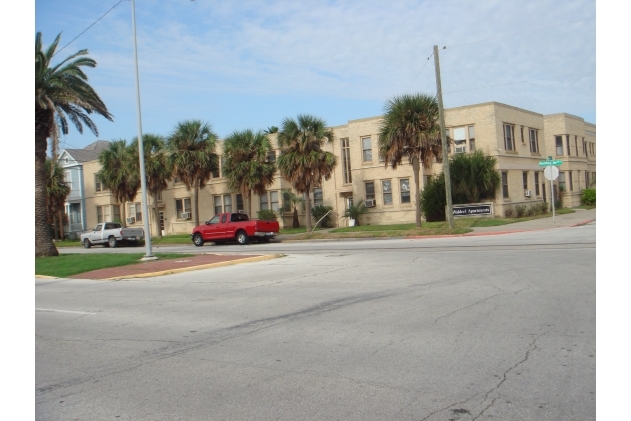 Waldorf Apartments in Galveston, TX - Building Photo - Building Photo