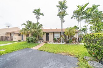 12023 SW 110th St Cir E in Miami, FL - Building Photo - Building Photo