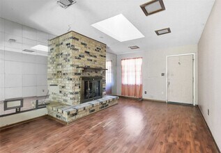 2320 Meadow Crest in Irving, TX - Building Photo - Building Photo