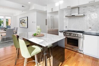 928 E Broadway, Unit 2 in Boston, MA - Building Photo - Building Photo