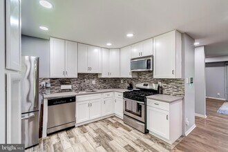 6012 Westchester Park Dr, Unit 101 in College Park, MD - Building Photo - Building Photo