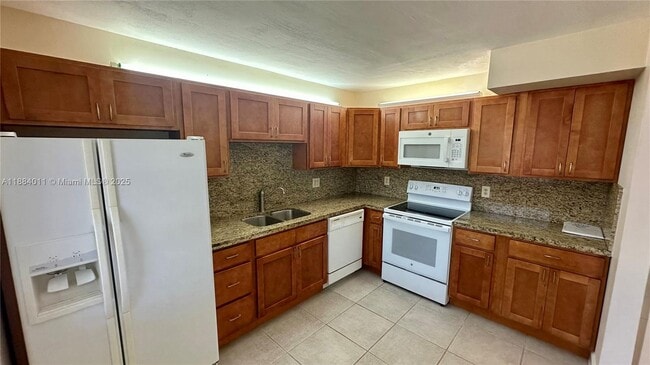 16210 Laurel Dr in Weston, FL - Building Photo - Building Photo