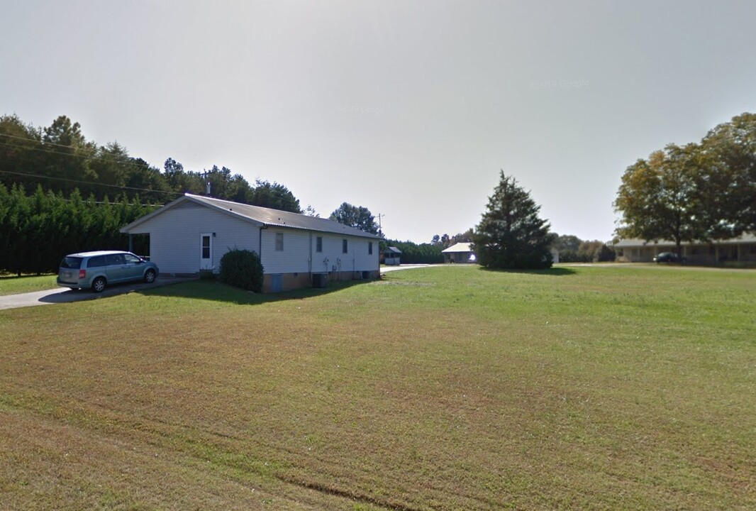 5111-5175 Ponderosa in Conover, NC - Foto de edificio
