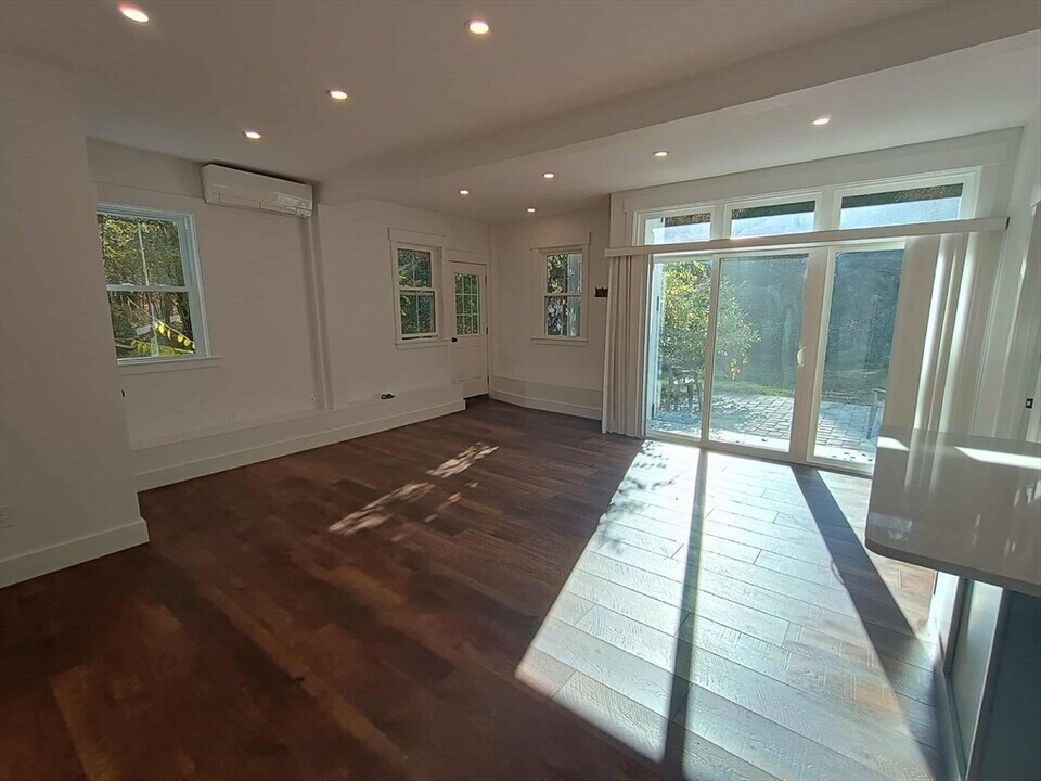 43 Adams St in Acton, MA - Foto de edificio