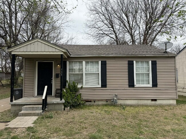 property at 733 Mohawk Blvd