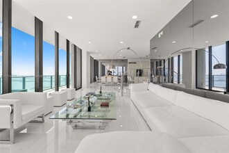 3131 NE 7th Ave, Unit UPH5303 in Miami, FL - Building Photo - Building Photo