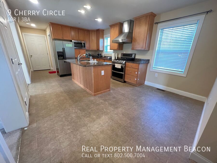 9 Cherry Cir in Lebanon, NH - Building Photo