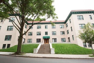 2 Claflin Rd, Unit 4 in Brookline, MA - Building Photo