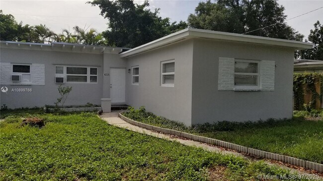 10335 NW 2nd Ct-Unit -2 in Miami, FL - Building Photo - Building Photo